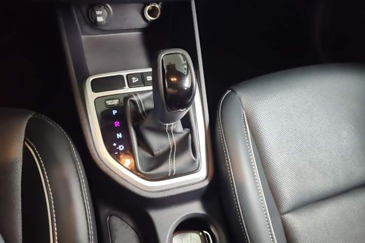 Used Hyundai ix25 2017 1.6L Automatic Smart Version Gear Lever