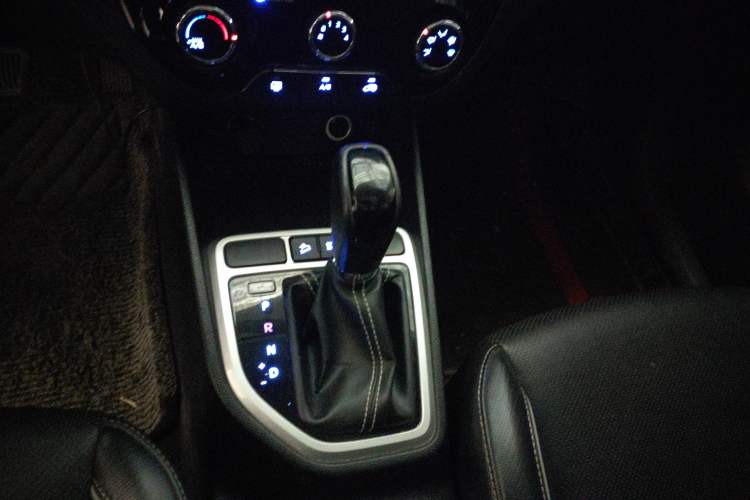 Used Hyundai ix25 2017 1.6L Automatic Smart Version Gear Lever