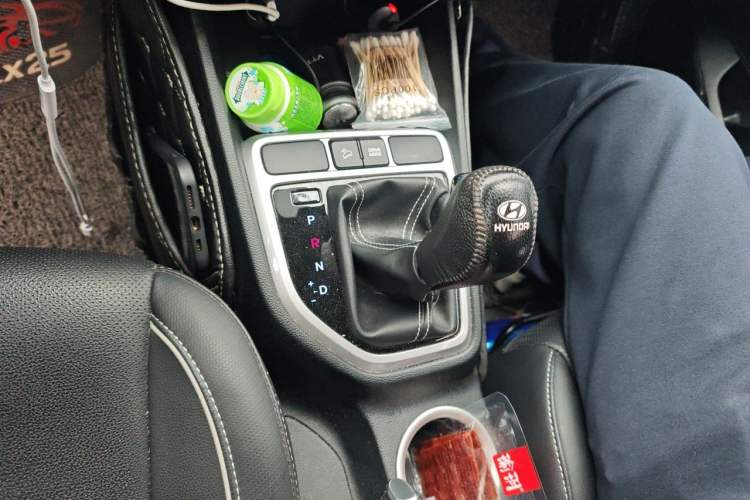 Used Hyundai ix25 2017 1.6L Automatic Smart Version Gear Lever