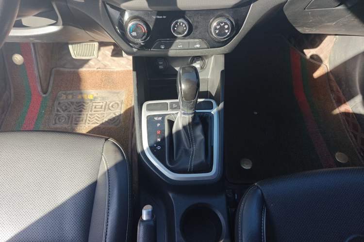 Used Hyundai ix25 2017 1.6L Automatic Smart Version Gear Lever