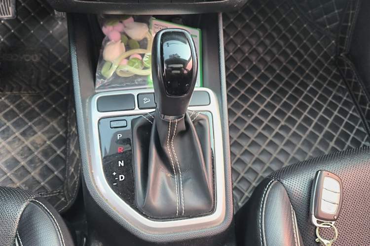 Used Hyundai ix25 2017 1.6L Automatic Smart Version Gear Lever