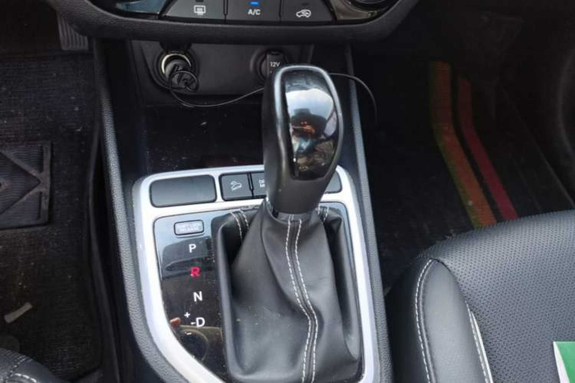 Used Hyundai ix25 2017 1.6L Automatic Smart Version Gear Lever