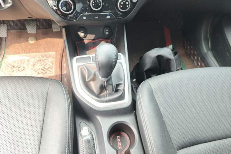 Used Hyundai ix25 2017 1.6L Manual Fashion Model Gear Lever