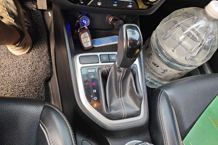 Used Hyundai ix25 2017 1.6L Automatic Smart Version Gear Lever