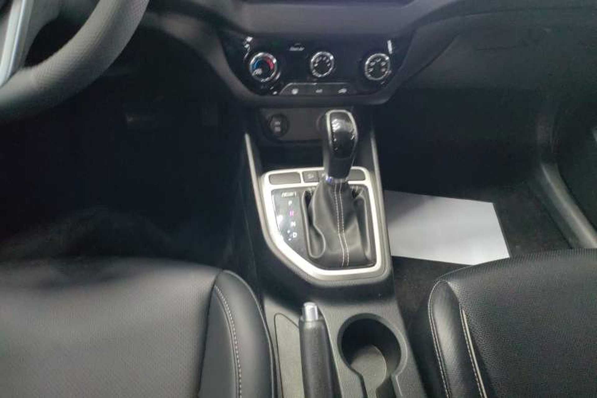 Used Hyundai ix25 2017 1.6L Automatic Smart Version Gear Lever