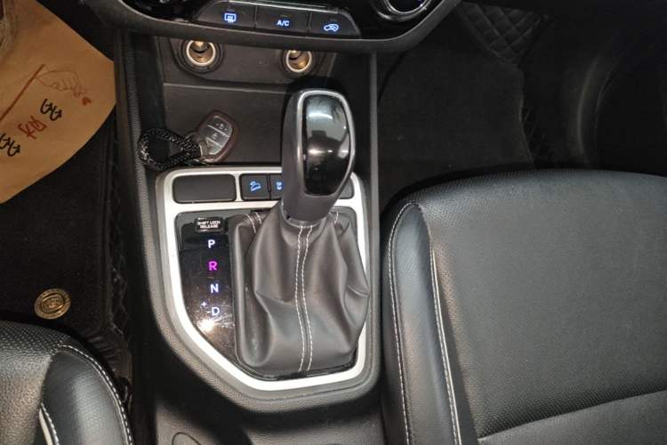 Used Hyundai ix25 2017 1.6L Automatic Smart Version Gear Lever