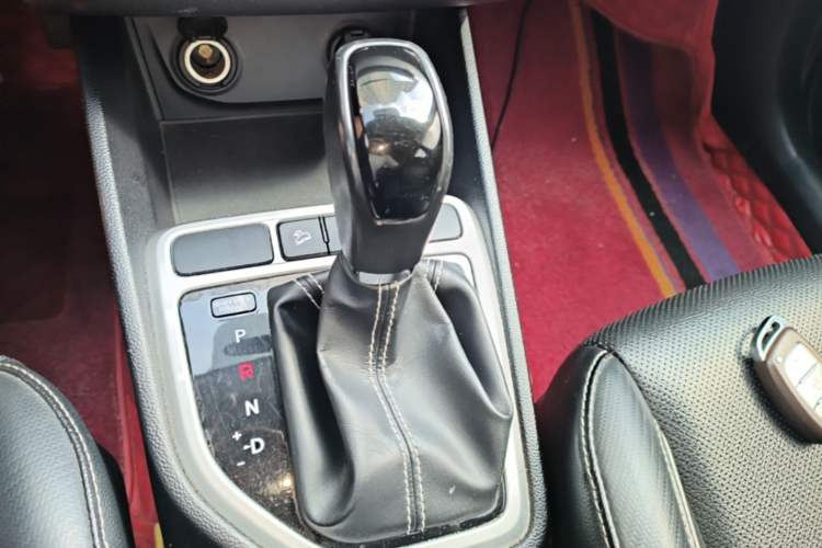 Used Hyundai ix25 2017 1.6L Automatic Smart Version Gear Lever