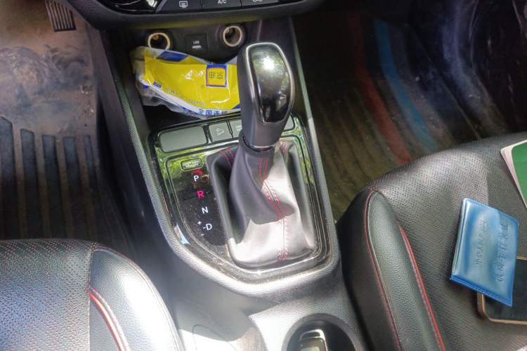 Used Hyundai ix25 2017 1.4T Automatic Smart Version Gear Lever