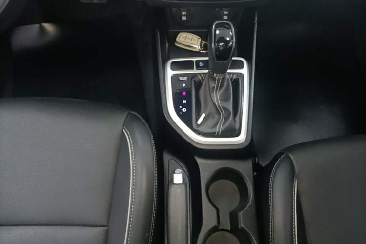 Used Hyundai ix25 2017 1.6L Automatic Smart Version Gear Lever