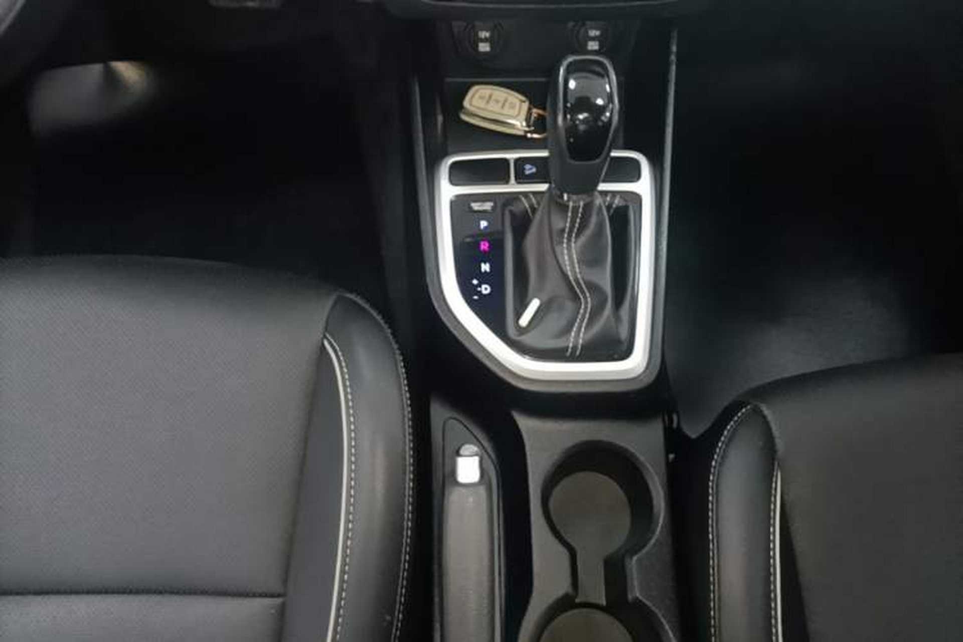 Used Hyundai ix25 2017 1.6L Automatic Smart Version Gear Lever