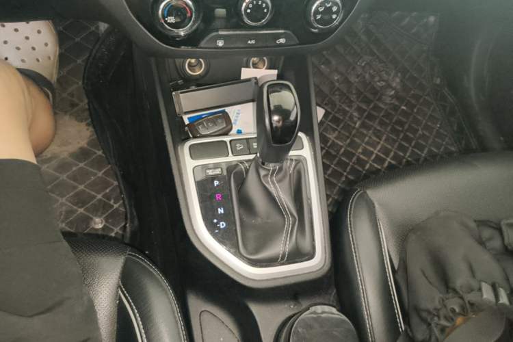 Used Hyundai ix25 2017 1.6L Automatic Smart Version Gear Lever