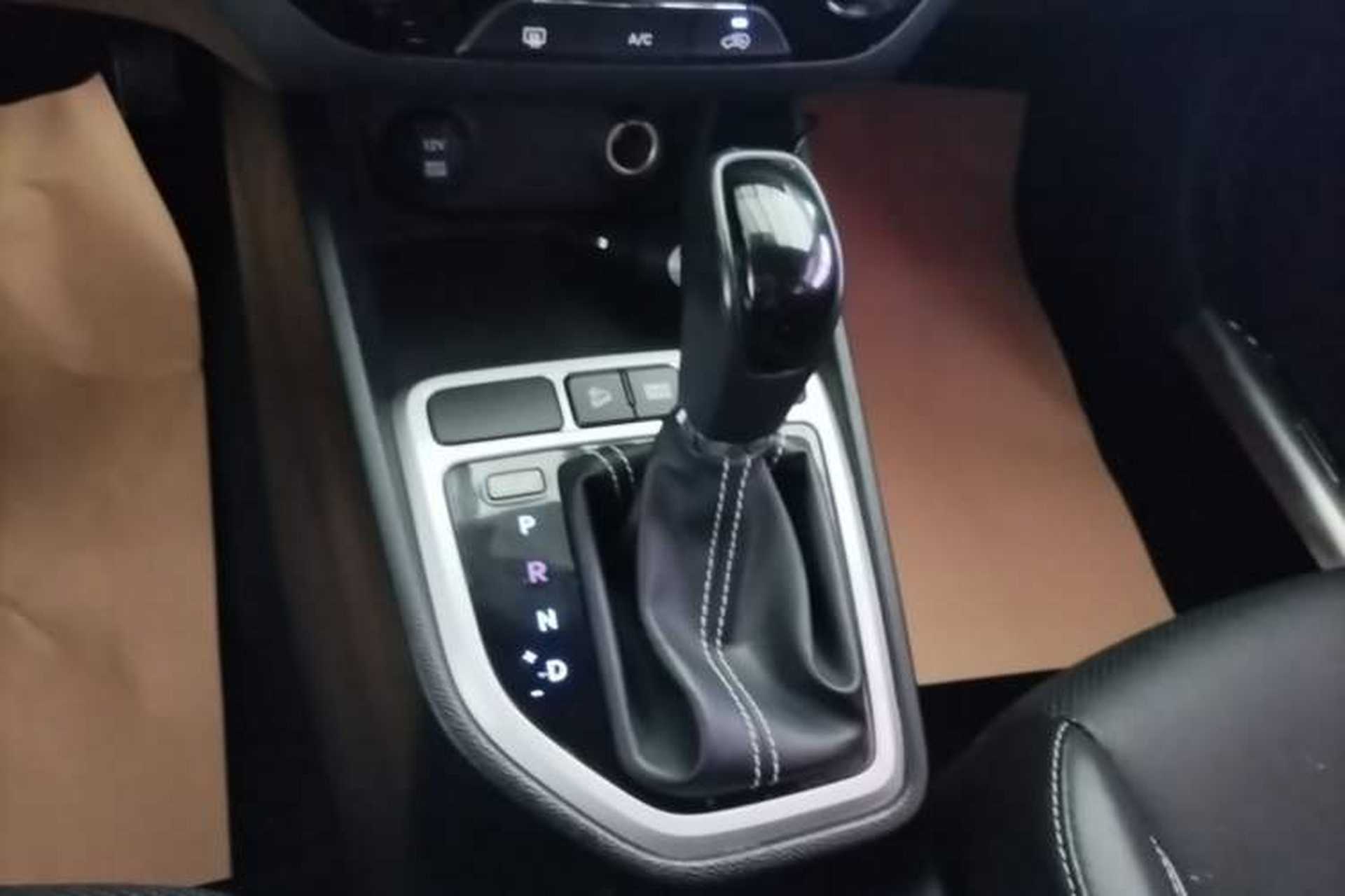 Used Hyundai ix25 2017 1.6L Automatic Smart Version Gear Lever