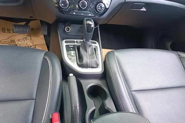 Used Hyundai ix25 2017 1.6L Automatic Smart Version Gear Lever