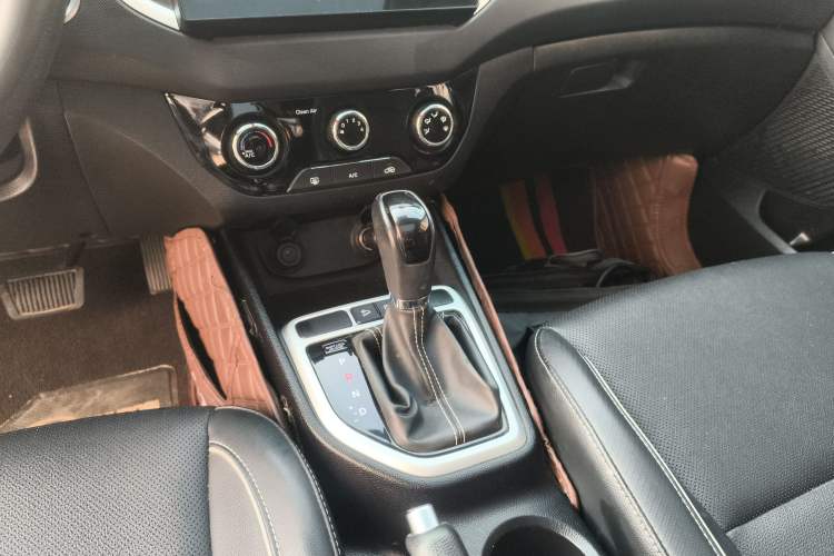 Used Hyundai ix25 2017 1.6L Automatic Smart Version Gear Lever