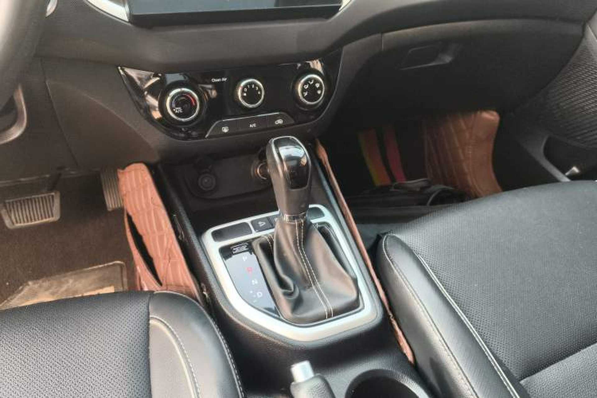 Used Hyundai ix25 2017 1.6L Automatic Smart Version Gear Lever