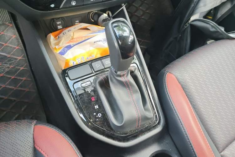 Used Hyundai ix25 2017 1.4T Automatic Smart Version Gear Lever