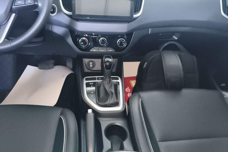 Used Hyundai ix25 2017 1.6L Automatic Smart Version Gear Lever