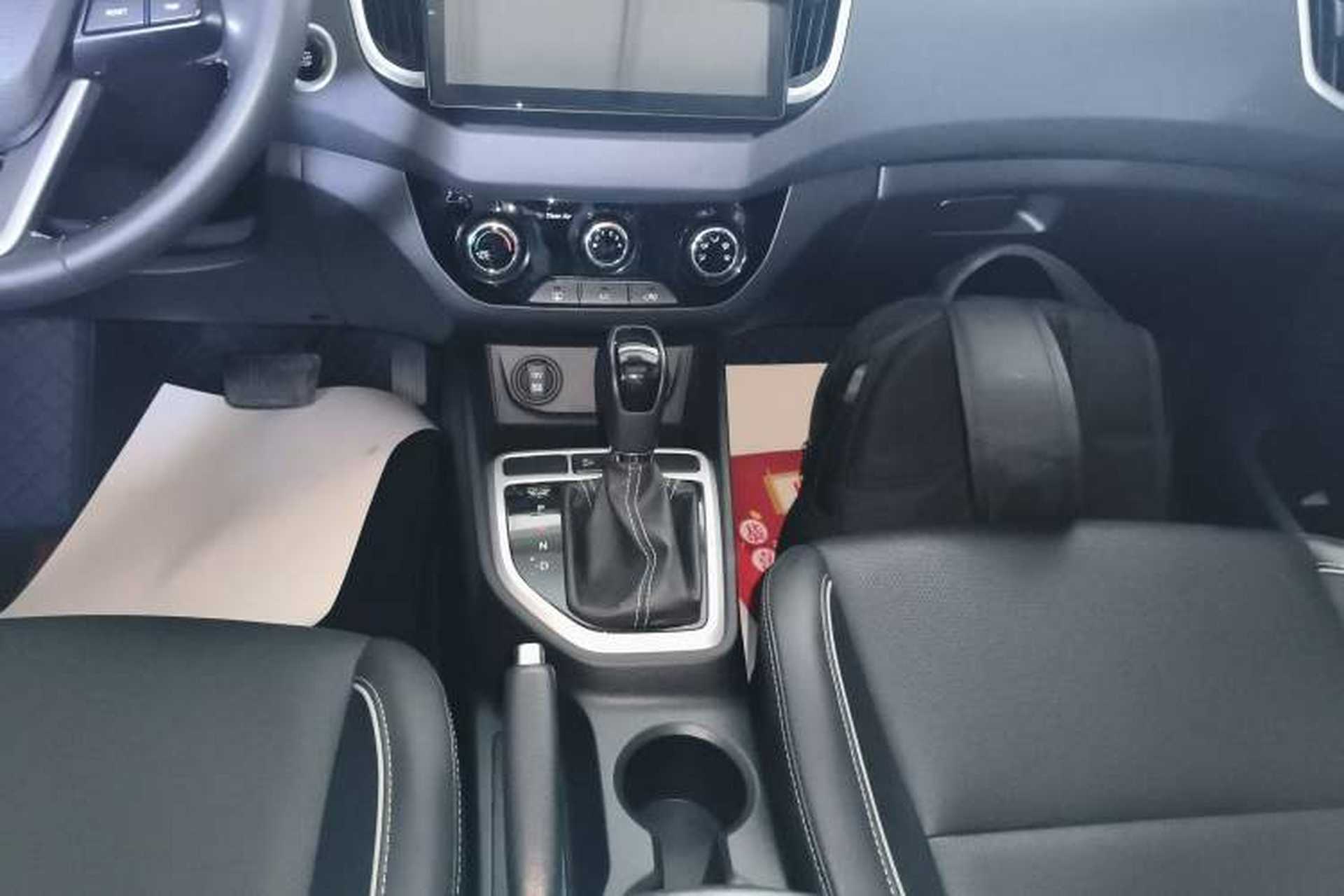Used Hyundai ix25 2017 1.6L Automatic Smart Version Gear Lever