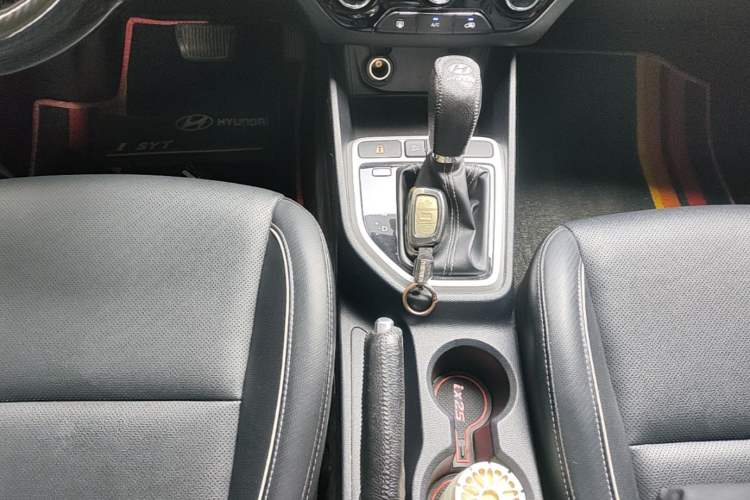 Used Hyundai ix25 2017 1.6L Automatic Smart Version Gear Lever