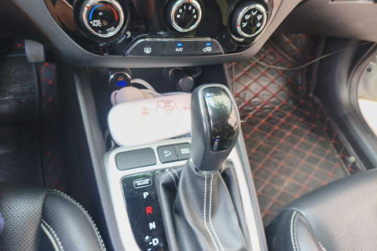 Used Hyundai ix25 2017 1.6L Automatic Smart Version Gear Lever