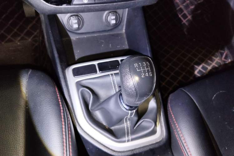 Used Hyundai ix25 2017 1.6L Manual Fashion Model Gear Lever