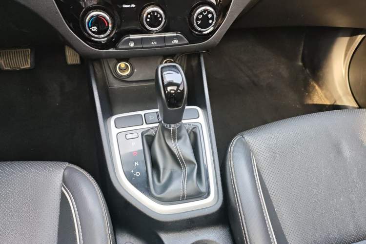 Used Hyundai ix25 2017 1.6L Automatic Smart Version Gear Lever