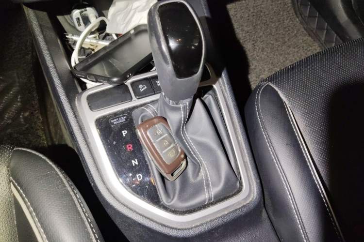 Used Hyundai ix25 2017 1.6L Automatic Smart Version Gear Lever