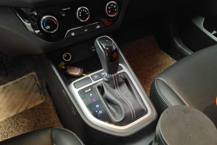 Used Hyundai ix25 2017 1.6L Automatic Smart Version Gear Lever