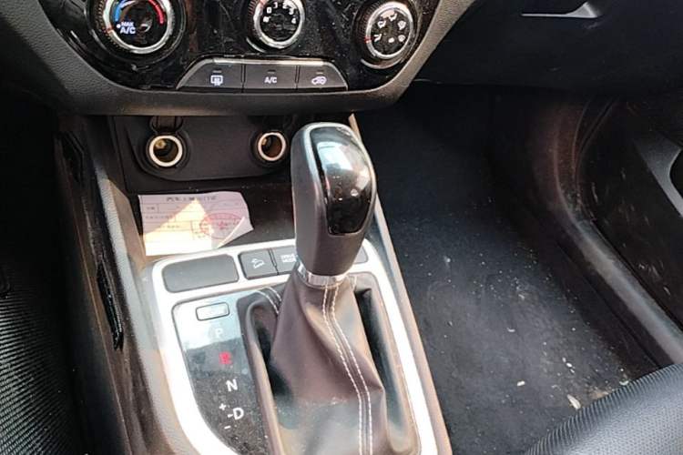 Used Hyundai ix25 2017 1.6L Automatic Smart Version Gear Lever