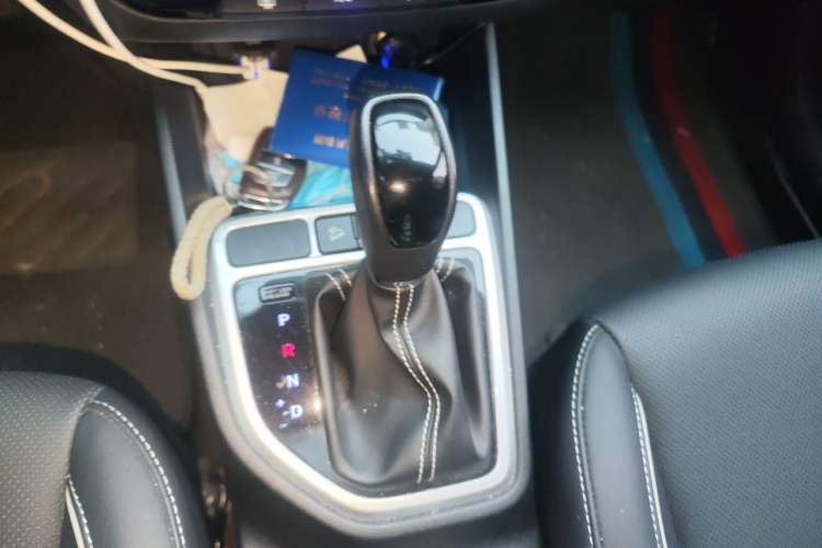 Used Hyundai ix25 2017 1.6L Automatic Smart Version Gear Lever