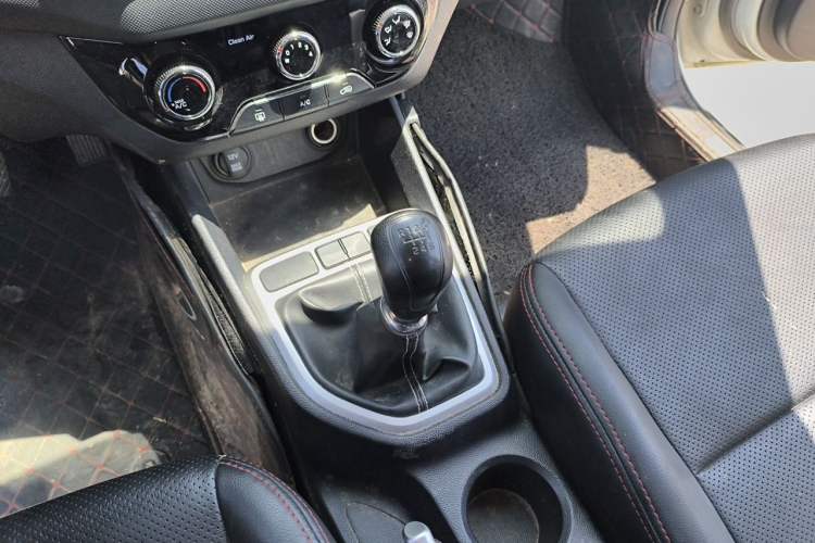 Used Hyundai ix25 2017 1.6L Manual Fashion Model Gear Lever