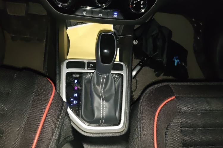 Used Hyundai ix25 2017 1.6L Automatic Smart Version Gear Lever