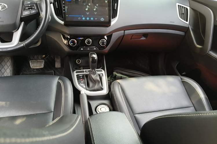 Used Hyundai ix25 2017 1.6L Automatic Smart Version Gear Lever