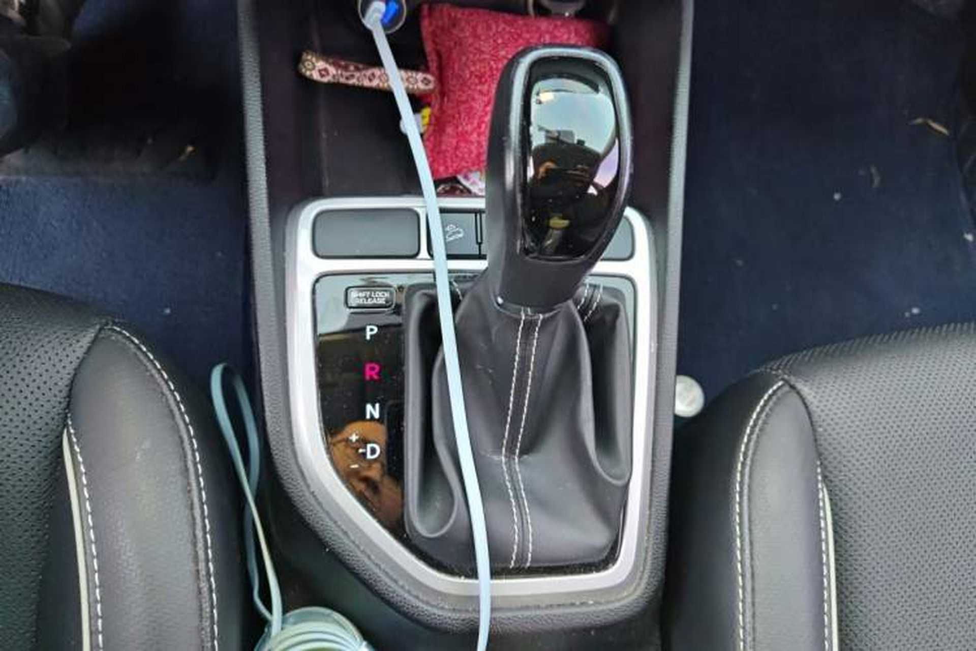 Used Hyundai ix25 2017 1.6L Automatic Smart Version Gear Lever