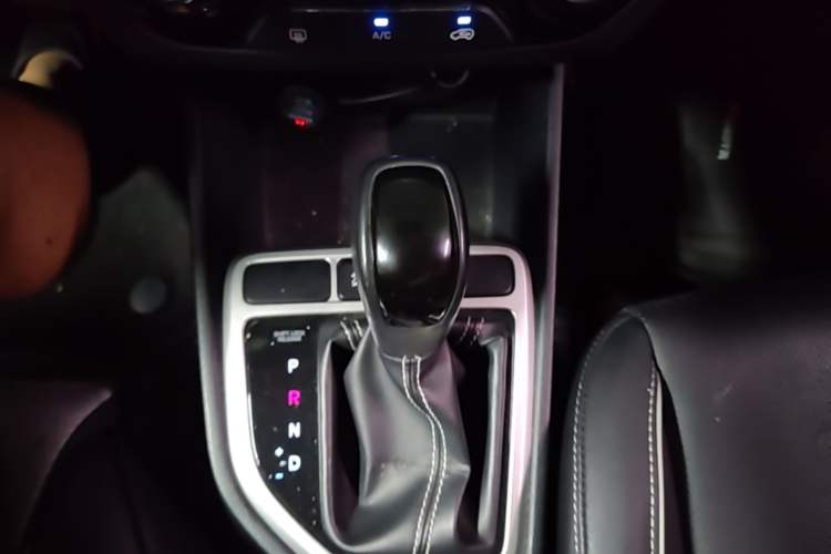 Used Hyundai ix25 2017 1.6L Automatic Smart Version Gear Lever