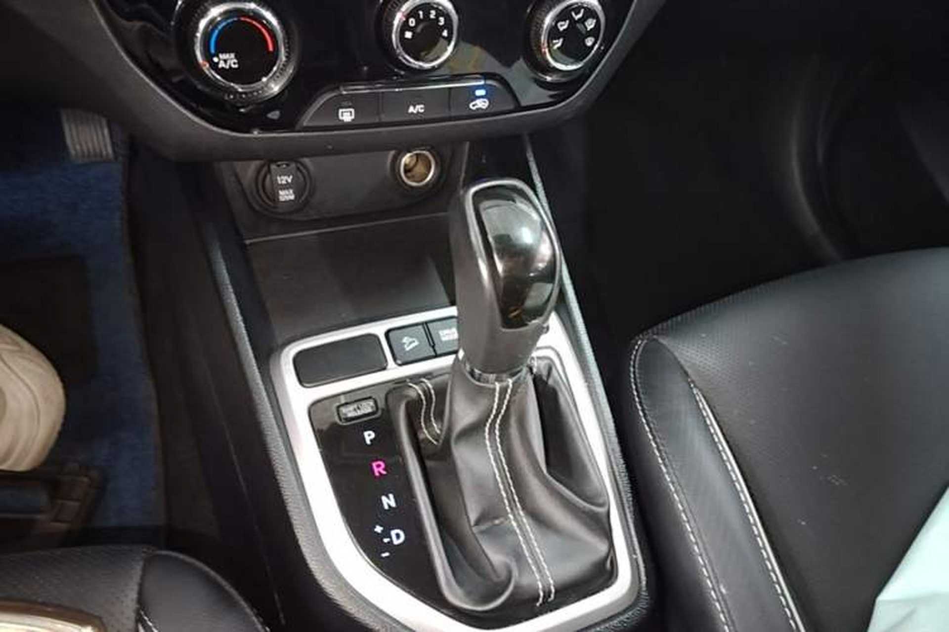 Used Hyundai ix25 2017 1.6L Automatic Smart Version Gear Lever