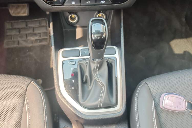 Used Hyundai ix25 2017 1.6L Automatic Smart Version Gear Lever