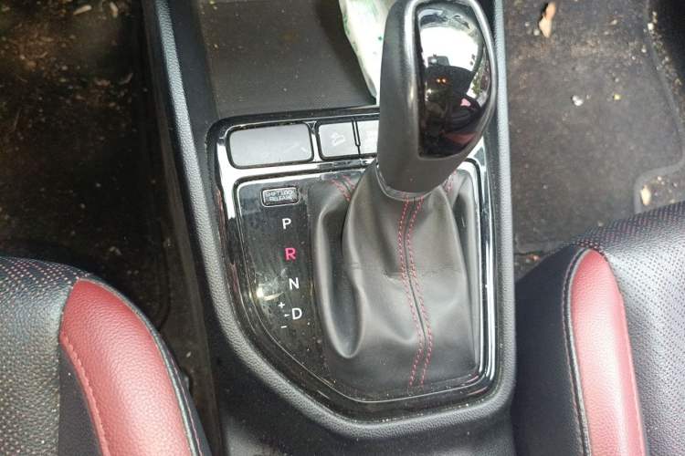 Used Hyundai ix25 2017 1.4T Automatic Smart Version Gear Lever