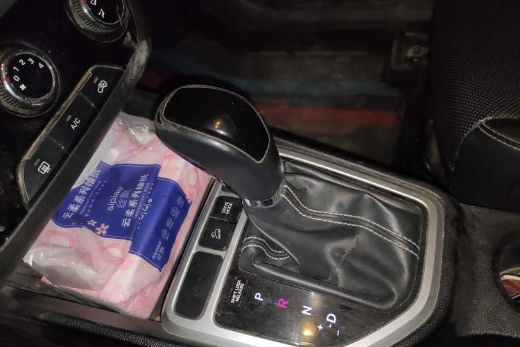Used Hyundai ix25 2017 1.6L Automatic Smart Version Gear Lever