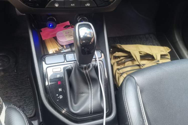 Used Hyundai ix25 2017 1.6L Automatic Smart Version Gear Lever