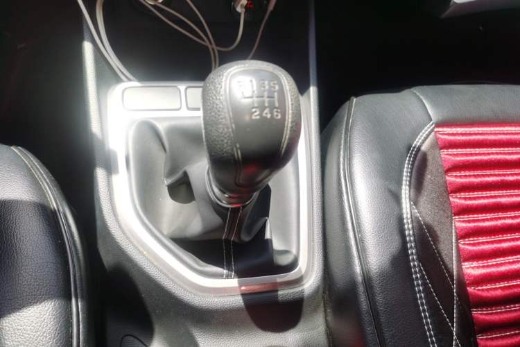Used Hyundai ix25 2017 1.6L Manual Fashion Model Gear Lever