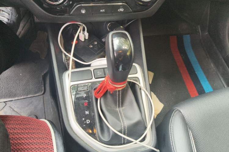 Used Hyundai ix25 2017 1.6L Automatic Smart Version Gear Lever