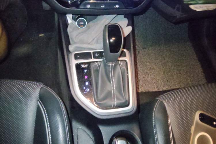 Used Hyundai ix25 2017 1.6L Automatic Smart Version Gear Lever