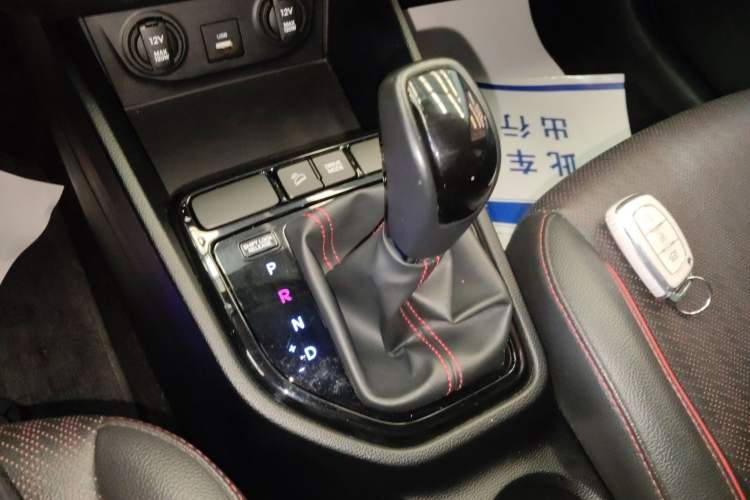 Used Hyundai ix25 2017 1.4T Automatic Smart Version Gear Lever