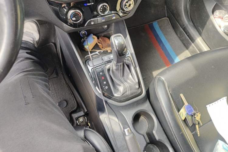 Used Hyundai ix25 2017 1.6L Automatic Smart Version Gear Lever