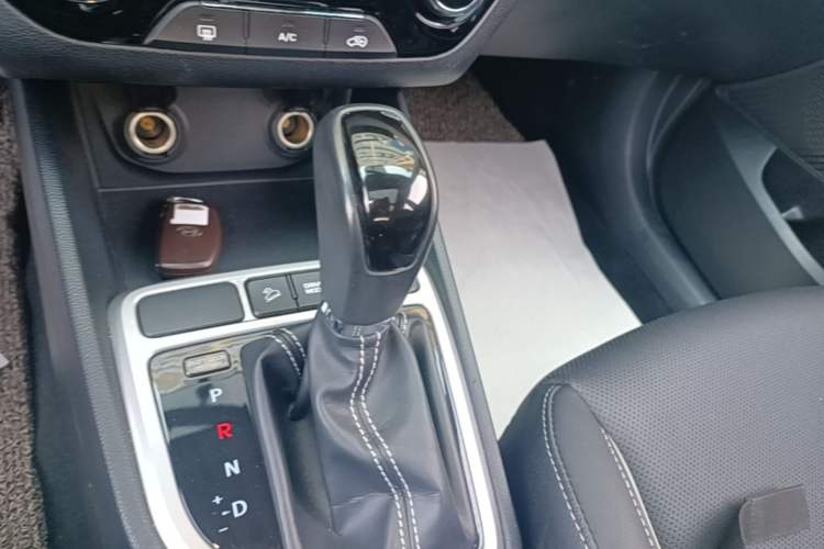 Used Hyundai ix25 2017 1.6L Automatic Smart Version Gear Lever