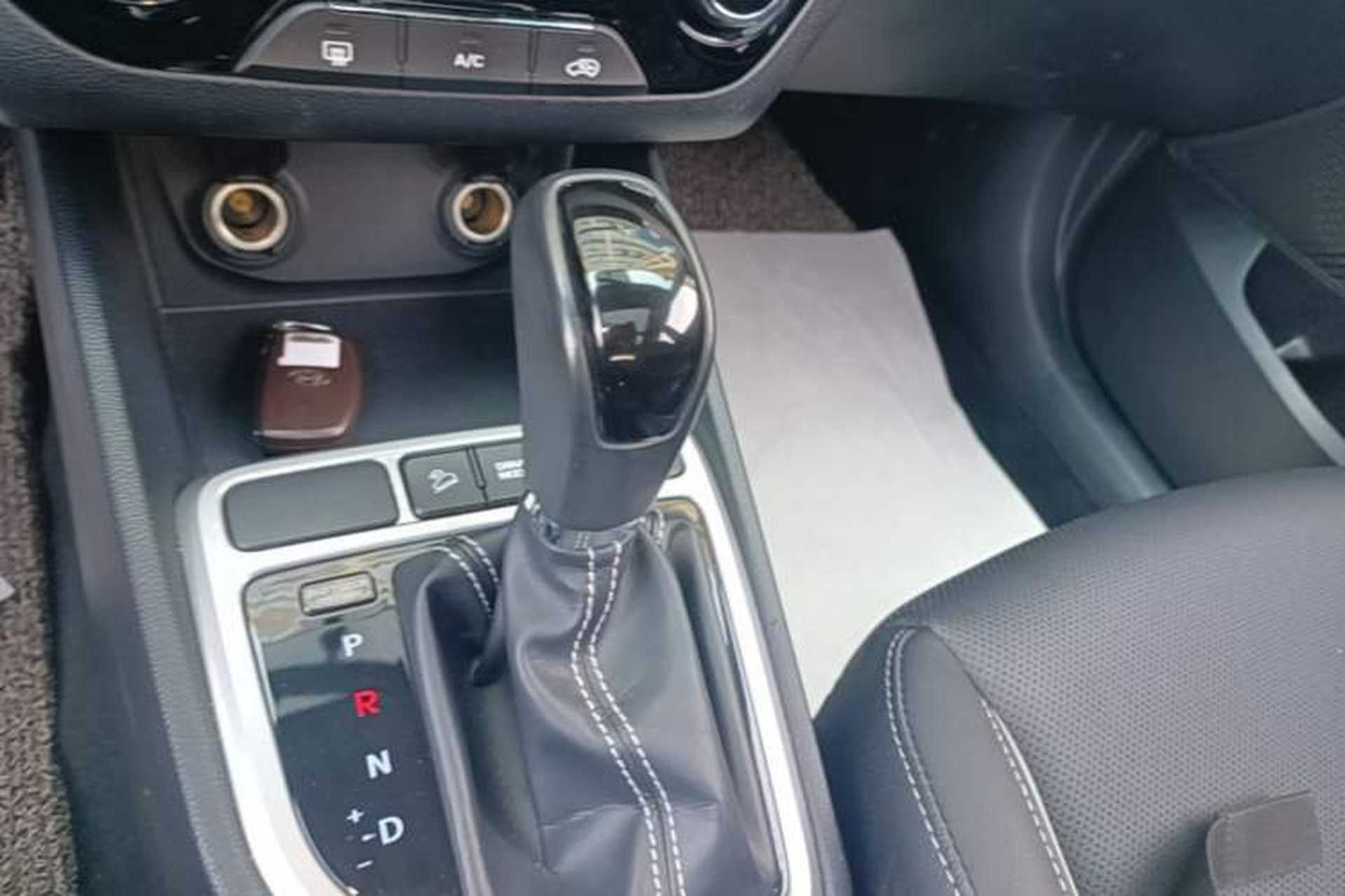 Used Hyundai ix25 2017 1.6L Automatic Smart Version Gear Lever