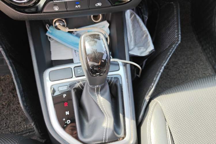 Used Hyundai ix25 2017 1.6L Automatic Smart Version Gear Lever