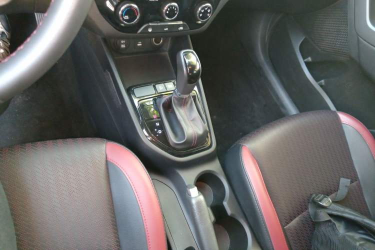 Used Hyundai ix25 2017 1.4T Automatic Smart Version Gear Lever