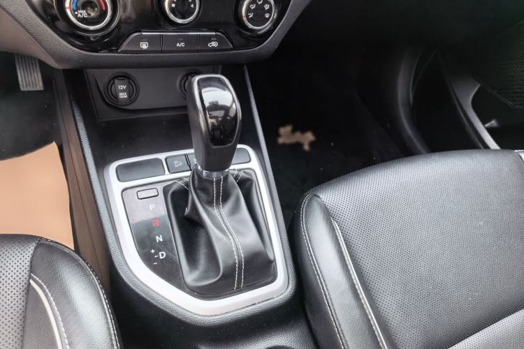 Used Hyundai ix25 2017 1.6L Automatic Smart Version Gear Lever